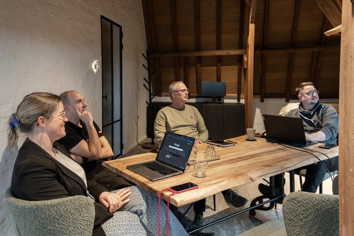 Het Mailbox-team bespreekt de vernieuwing van een verouderde website